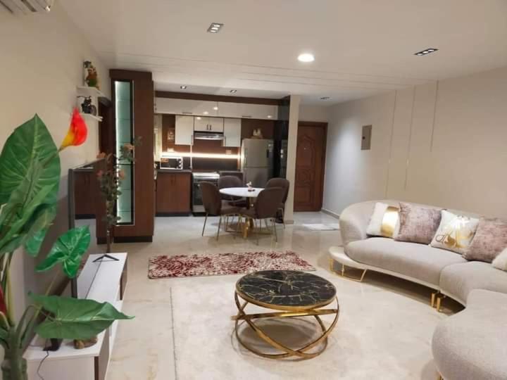 شقه فندقية بالقرب من سيتى ستارز3 *