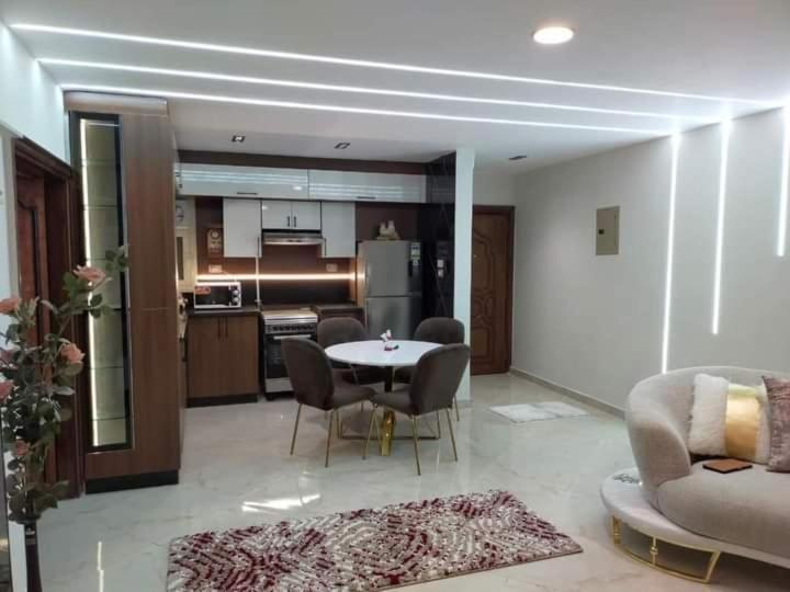 شقه فندقية بالقرب من سيتى ستارز3 *
